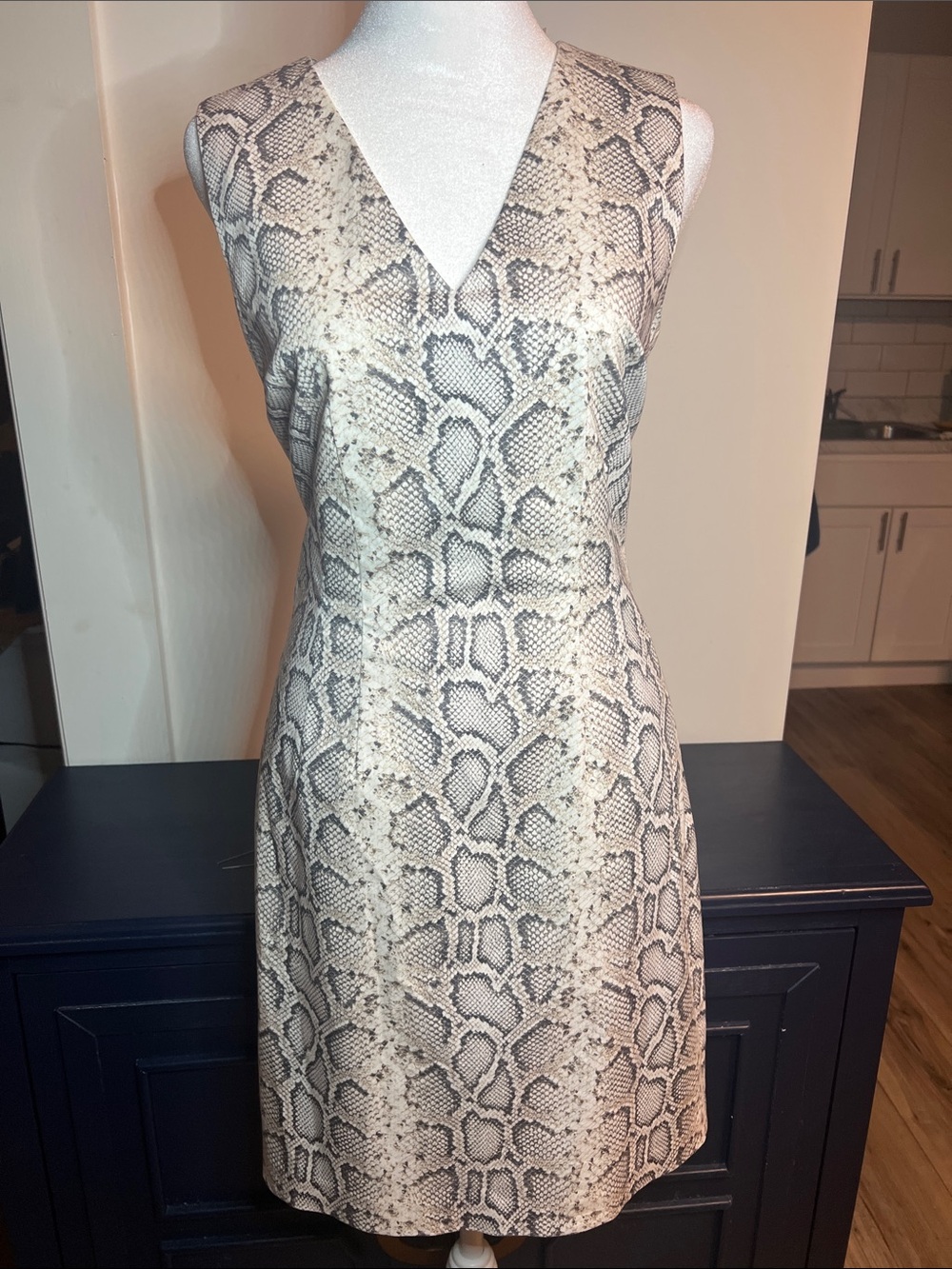 Elie Tahari Neutral Python-Print V-Neck Sleeveless Dress Size 2